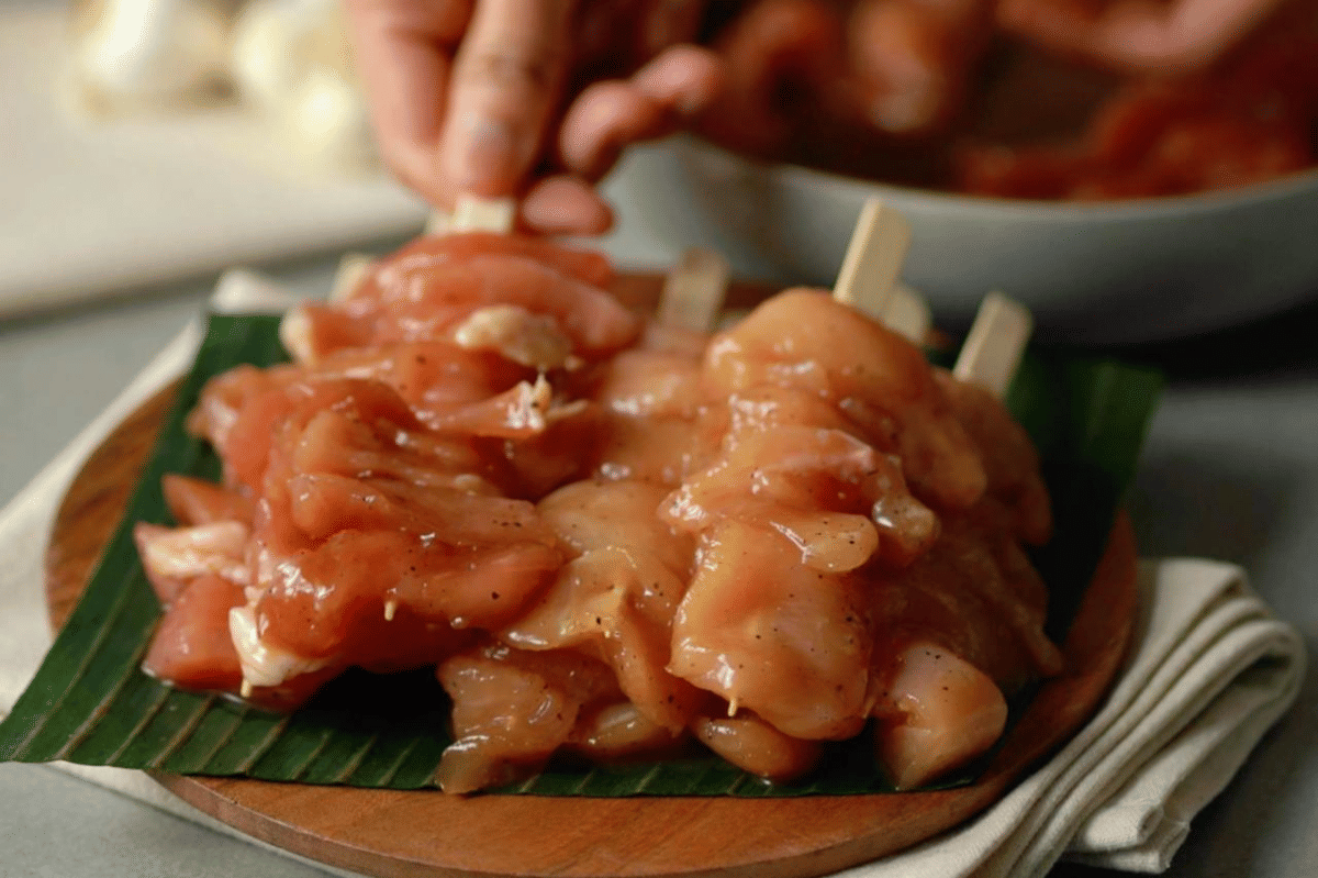 ilustrasi membuat sate ayam