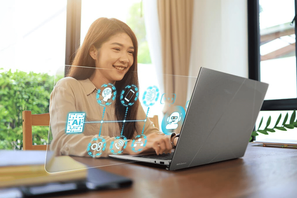 ilustrasi menggunakan laptop AI