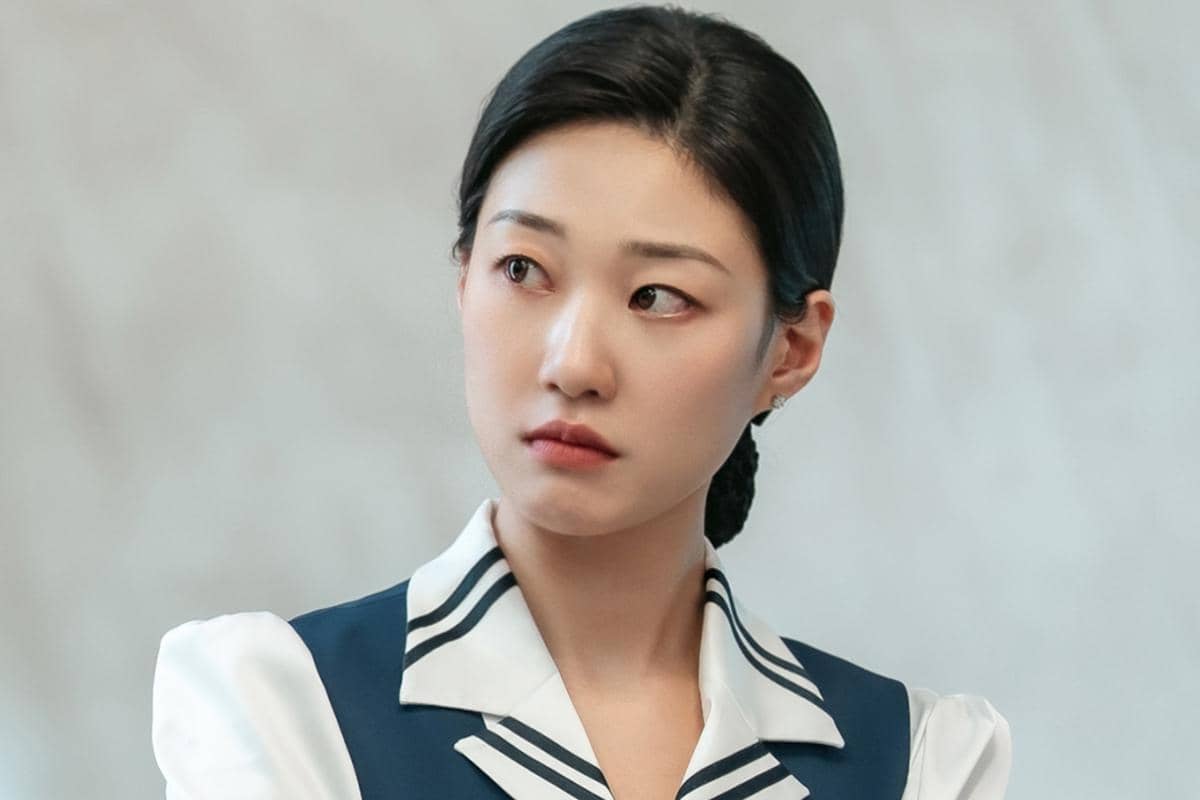 Still Cut Undercover Miss Hong