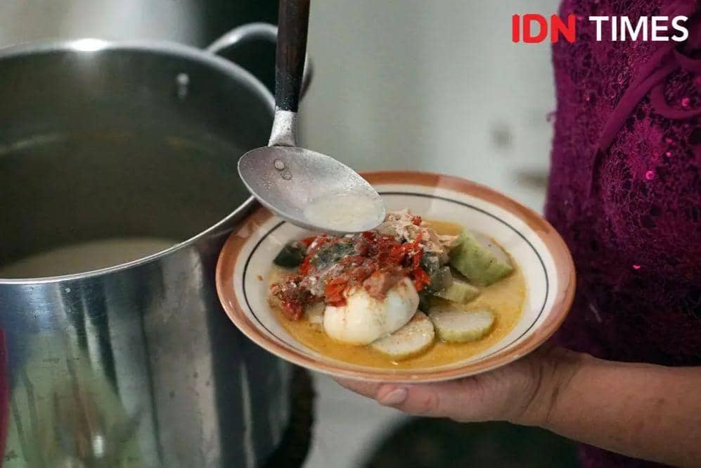 Lontong Cap Go Meh Warung Makan Prembaen Jalan Depok Semarang. (IDN Times/Anggun Puspitoningrum)