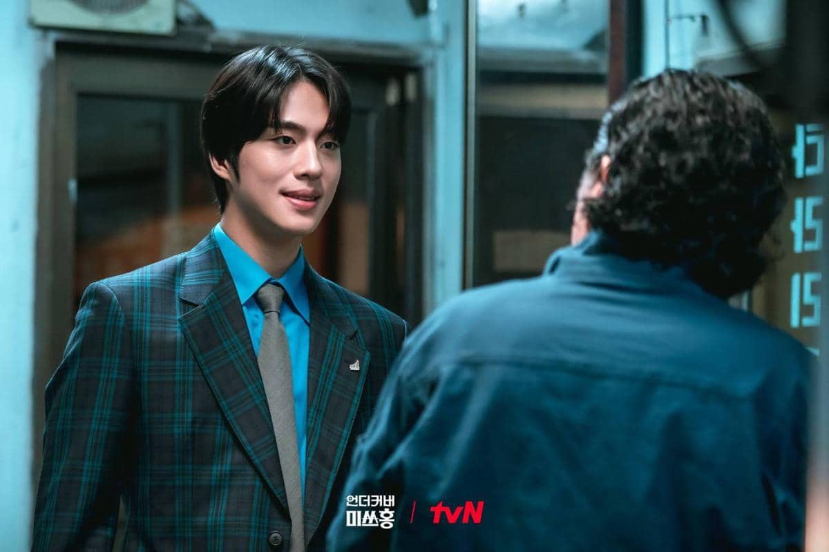 Cuplikan drama Korea Undercover Miss Hong 