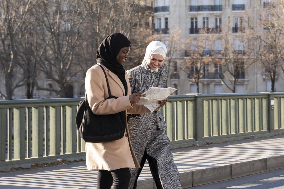 Ilustrasi aktivitas sore Ramadan di ruang publik