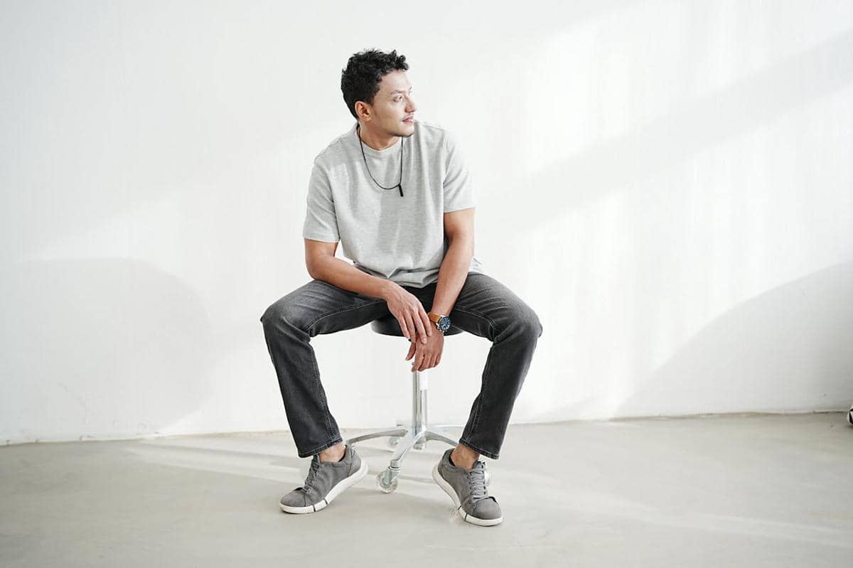 ilustrasi pria outfit minimalis