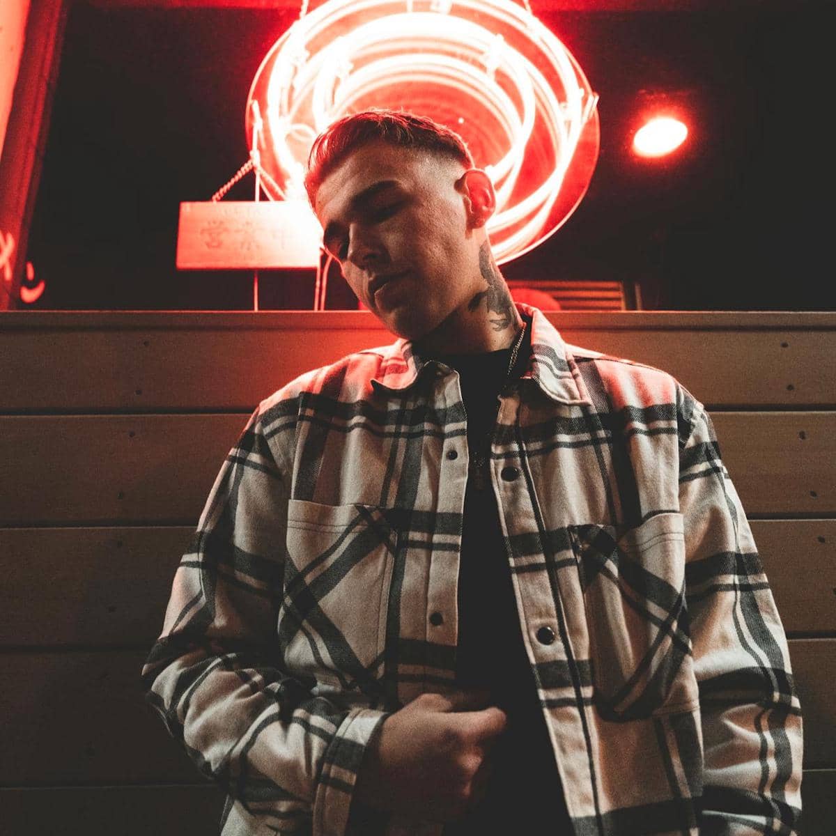 ilustrasi overshirt pria 