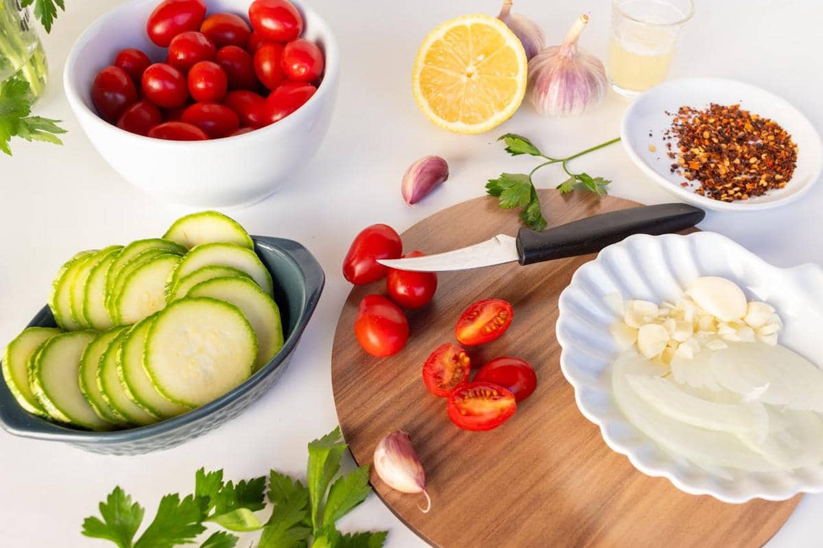 ilustrasi membuat salad