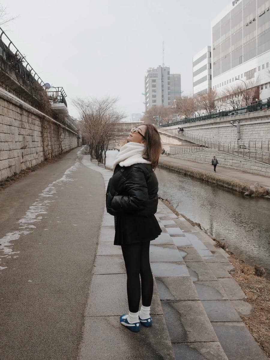 Glenca Chysara jalan-jalan di kawasan Dongdaemun