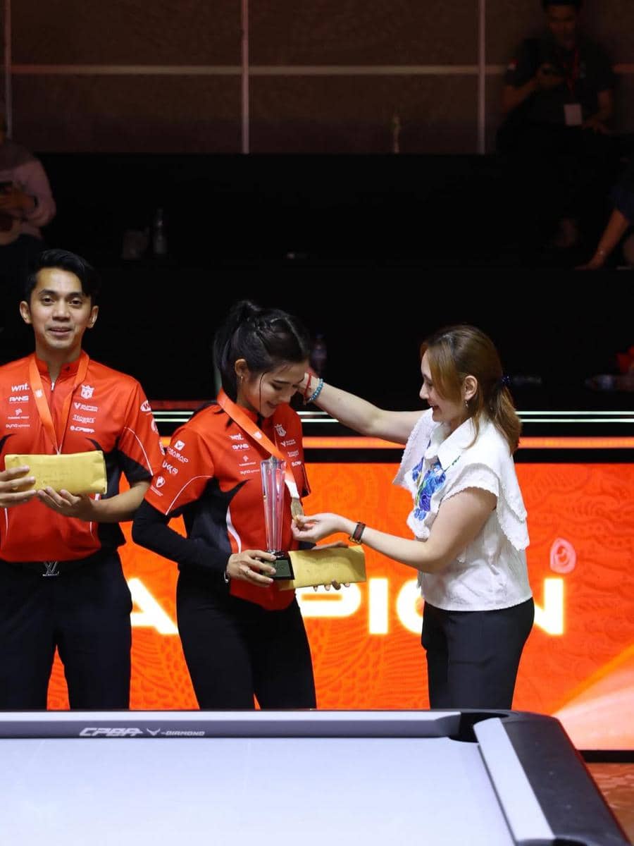 Bella Bonita juara satu dalam kompetisi billiard.