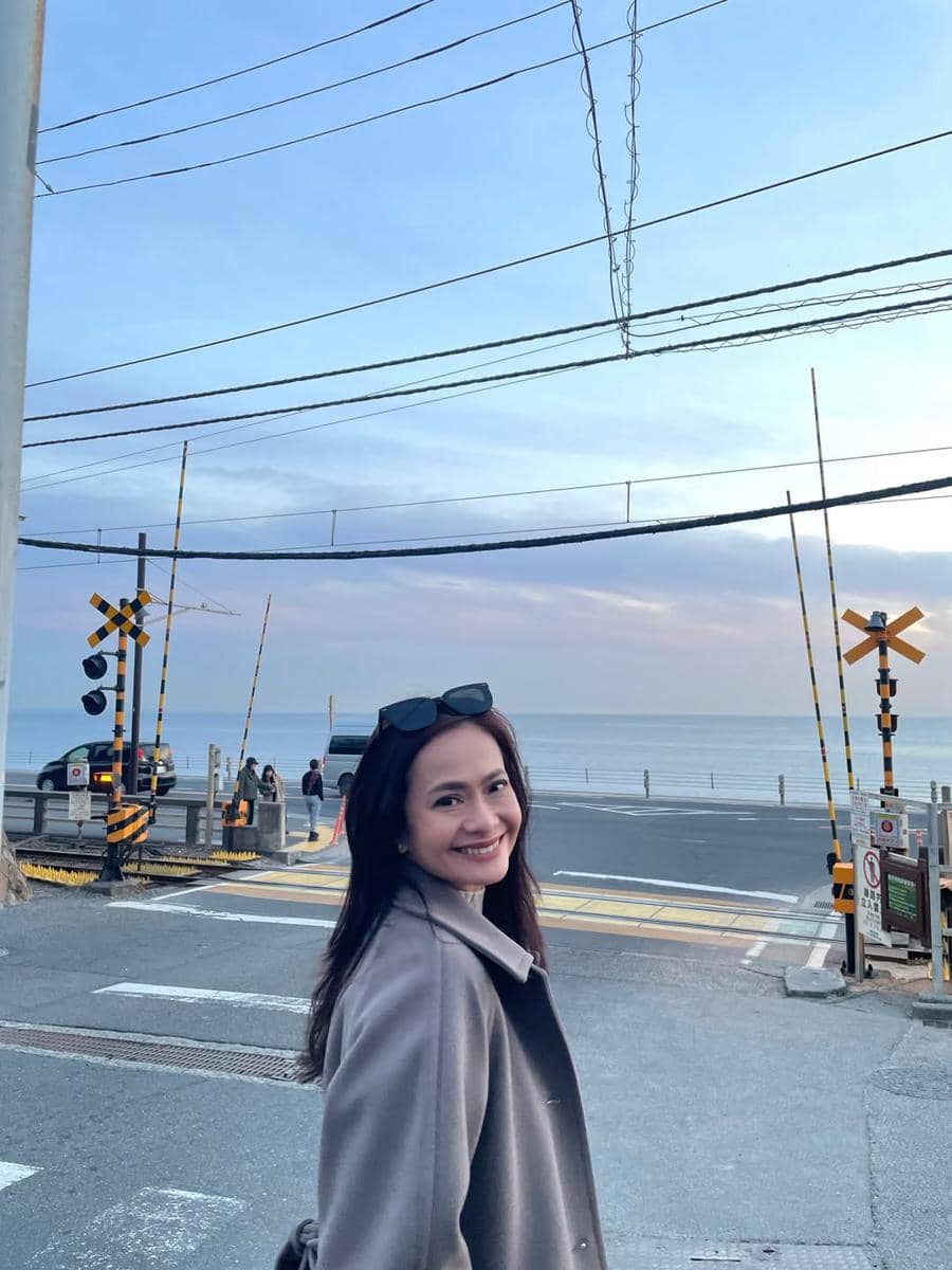 Ersa Mayori dan anak jalan-jalan di Kota Fujisawa