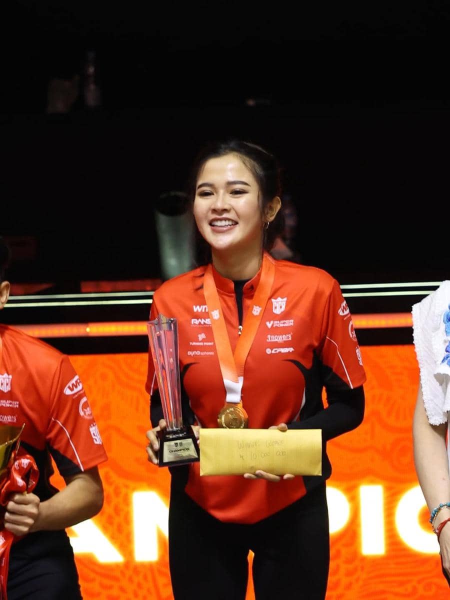Bella Bonita juara satu dalam kompetisi billiard.