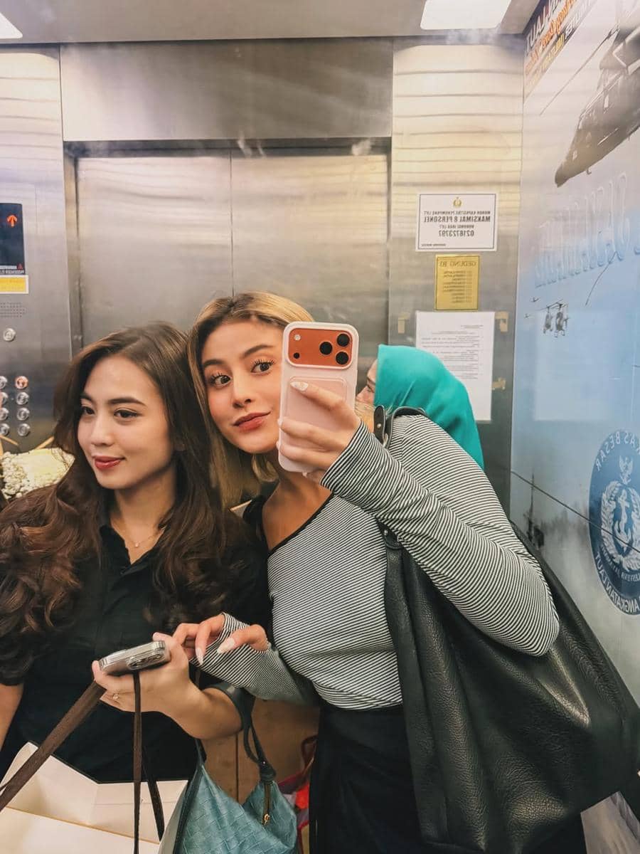 Karin Novilda rayakan ulang tahun sang ayah