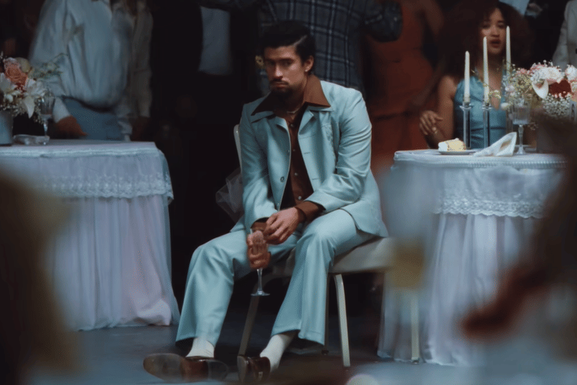 Bad Bunny di video musik "NUEVAYoL"