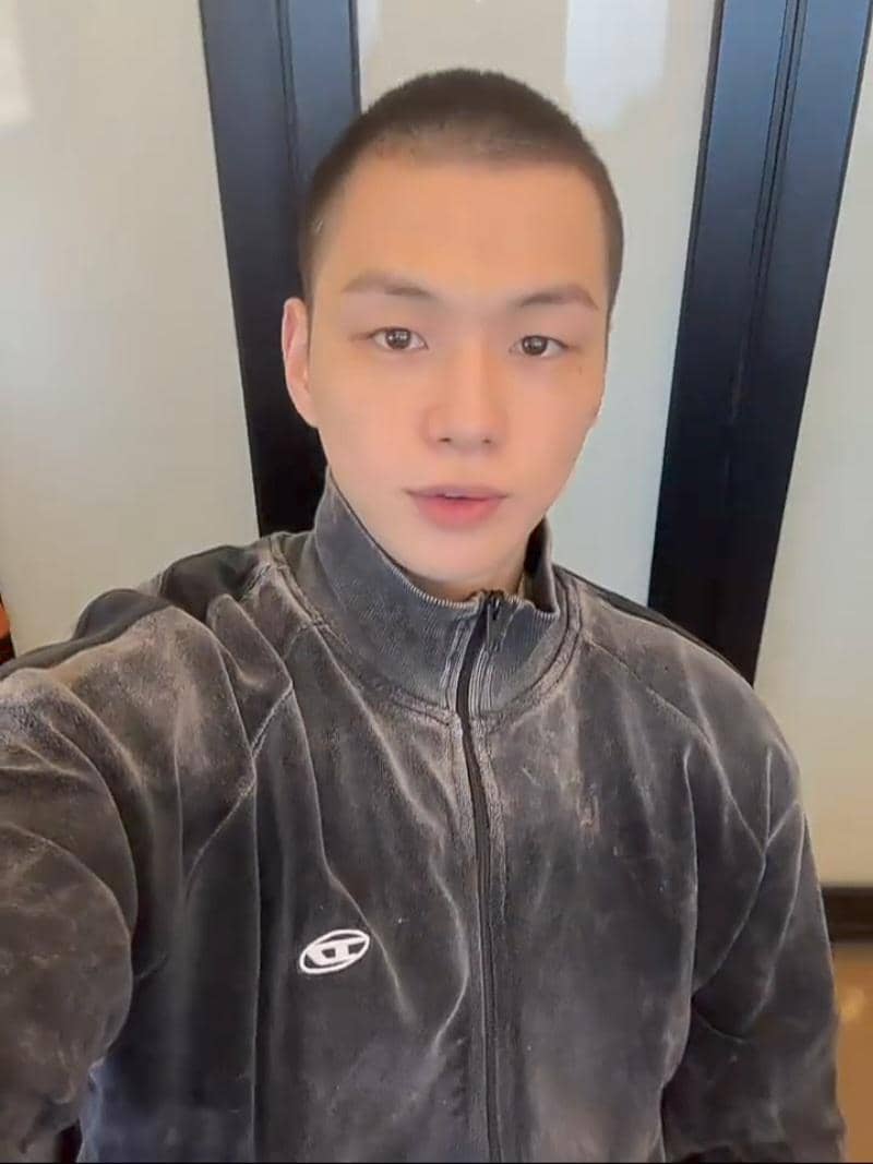 potret Kang Daniel berangkat wamil