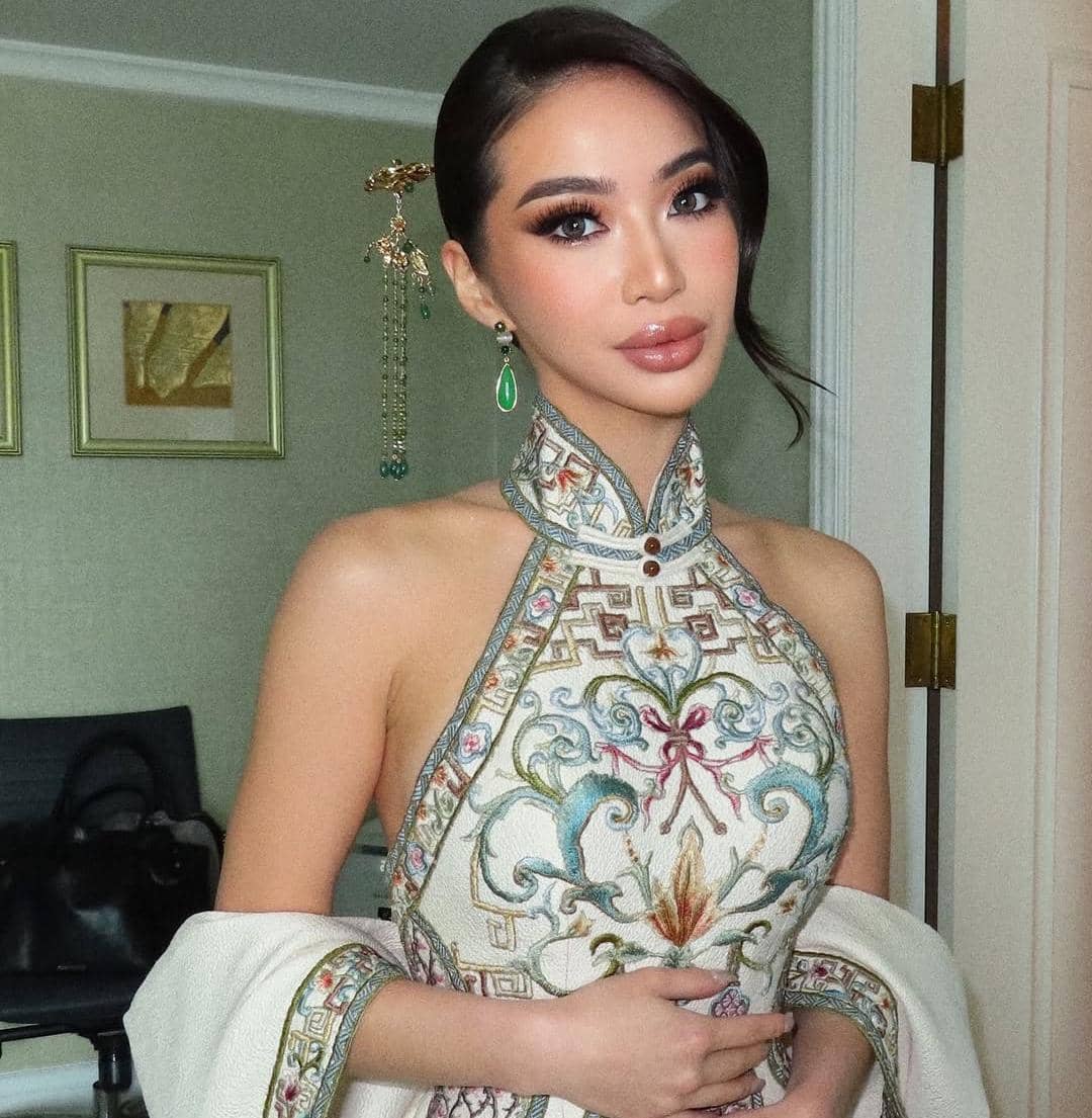 Ide makeup glam ala Angie Prijanto 