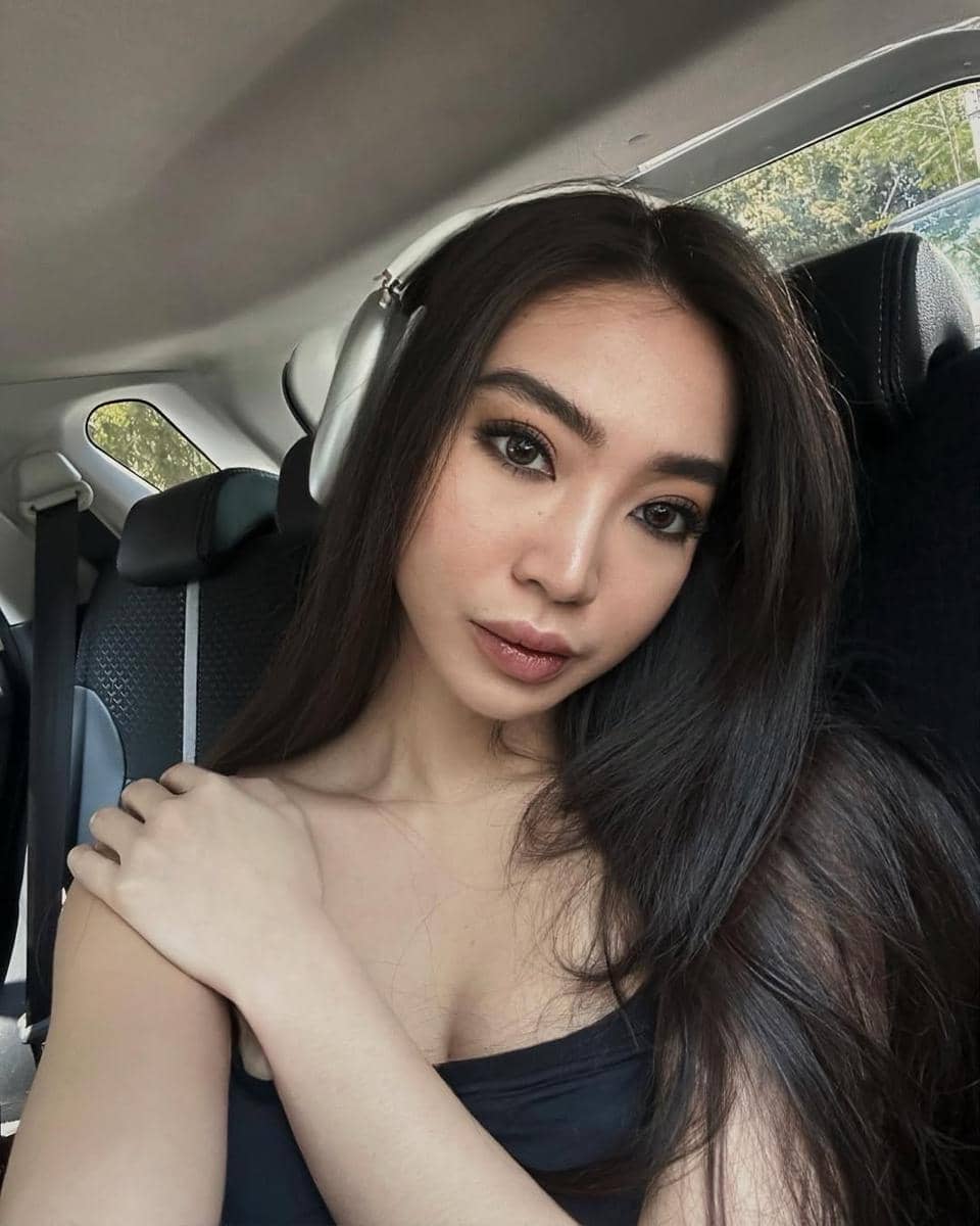 Ide makeup glam ala Angie Prijanto