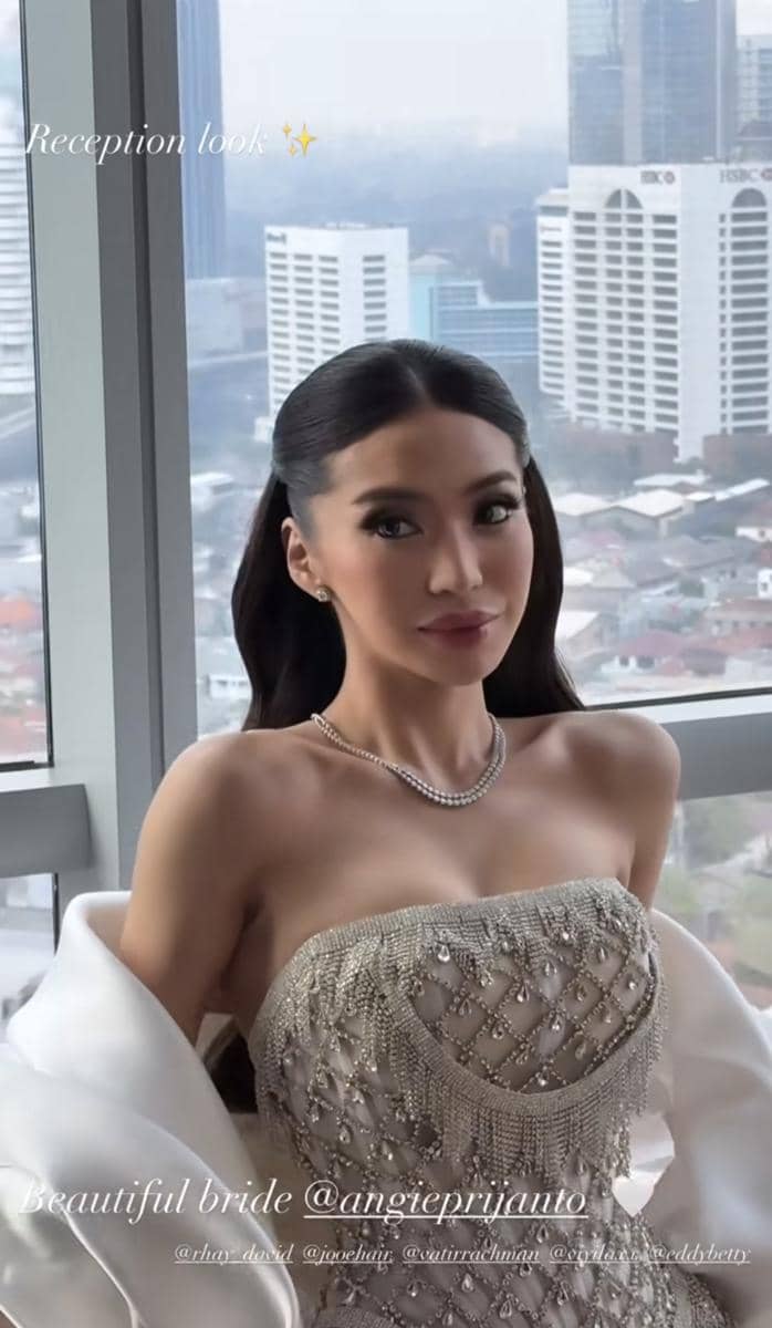 gaya resepsi Angie Prijanto