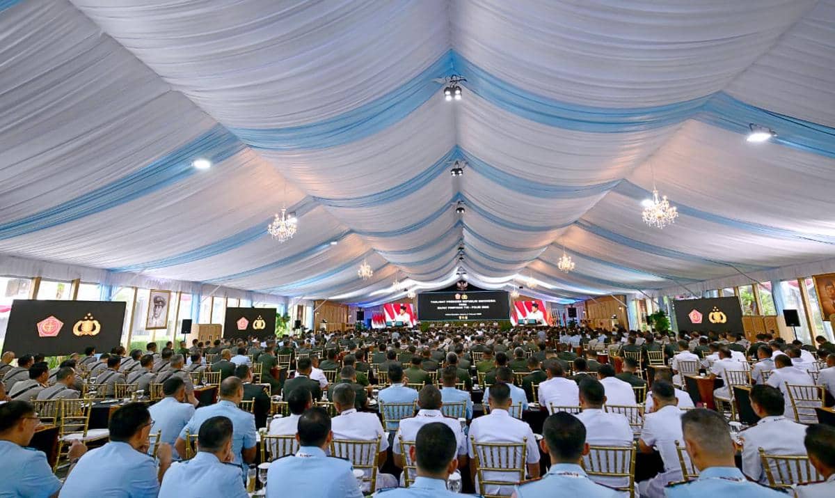 Presiden Prabowo Subianto memberikan arahan dalam rapat pimpinan (Rapim) TNI-Polri di Istana Kepresidenan Jakarta, Senin (9/2/2026) (dok. Sekretariat Presiden)