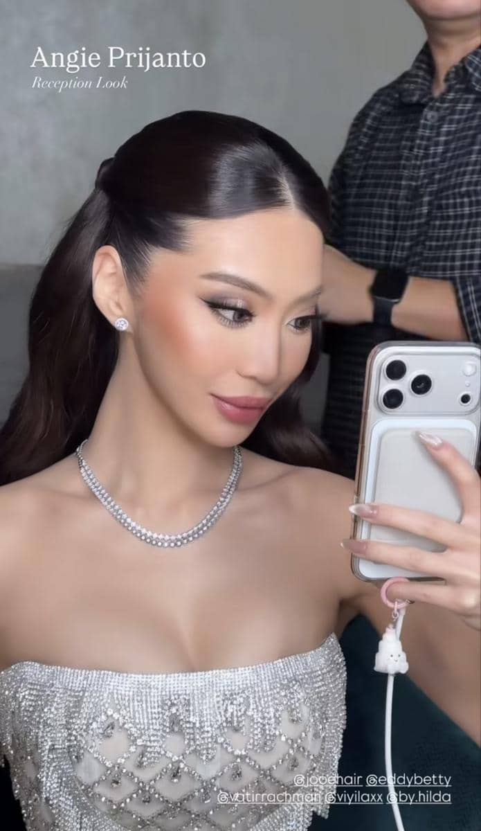 gaya resepsi Angie Prijanto