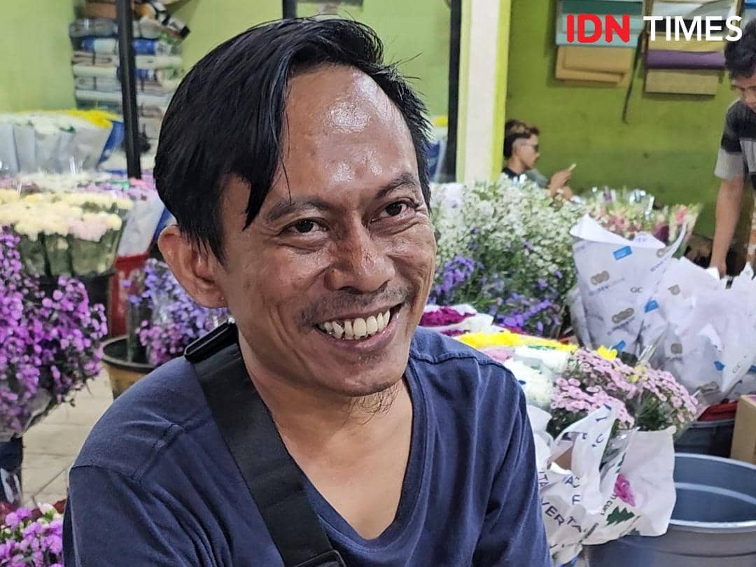Zhen Rose, salah satu pedagang di Pasar Bunga Rawa Belong
