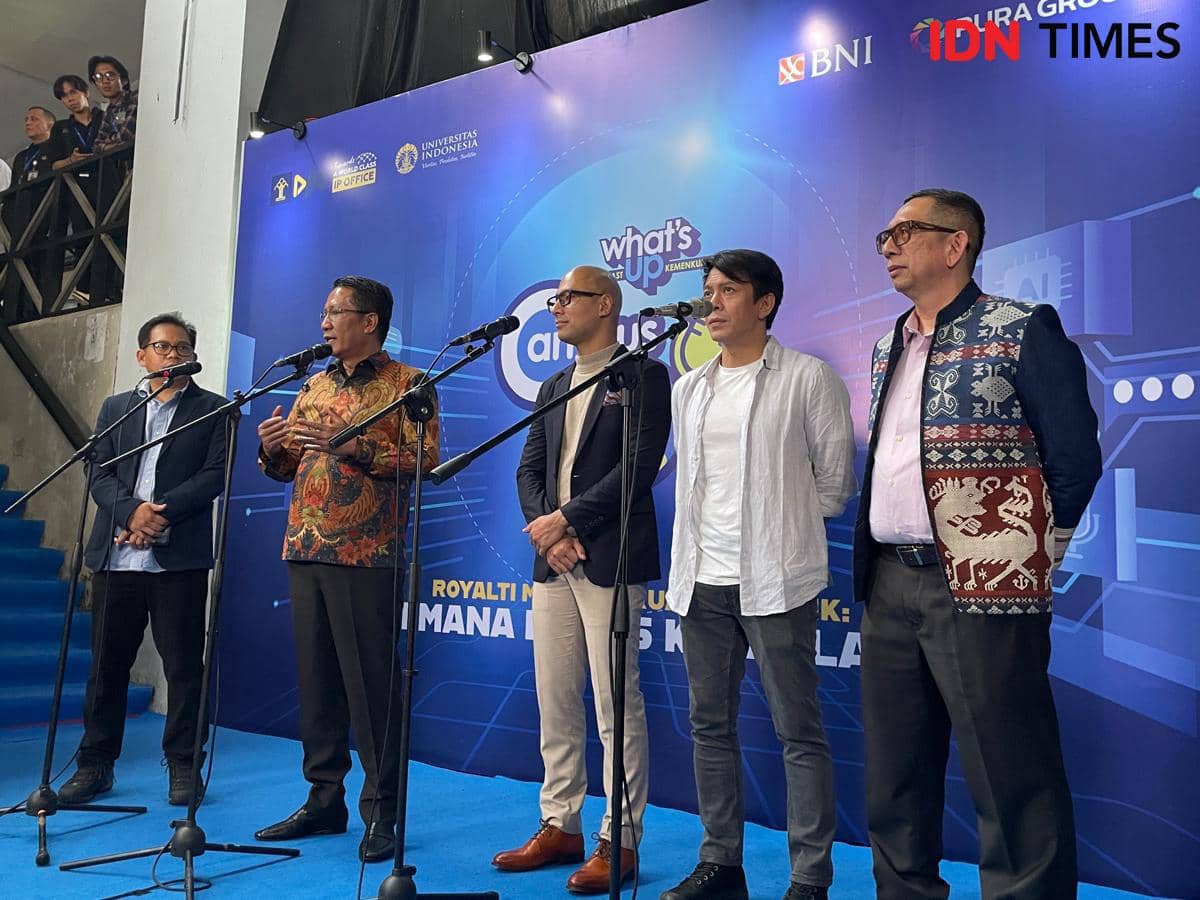 Narasumber menyampaikan pandangan dalam acara What’s Up Kemenkum – Campus Calls Out Menteri Hukum di Universitas Indonesia, Depok, Senin (9/2/2026). (IDN Times/Yovita Arnelia)