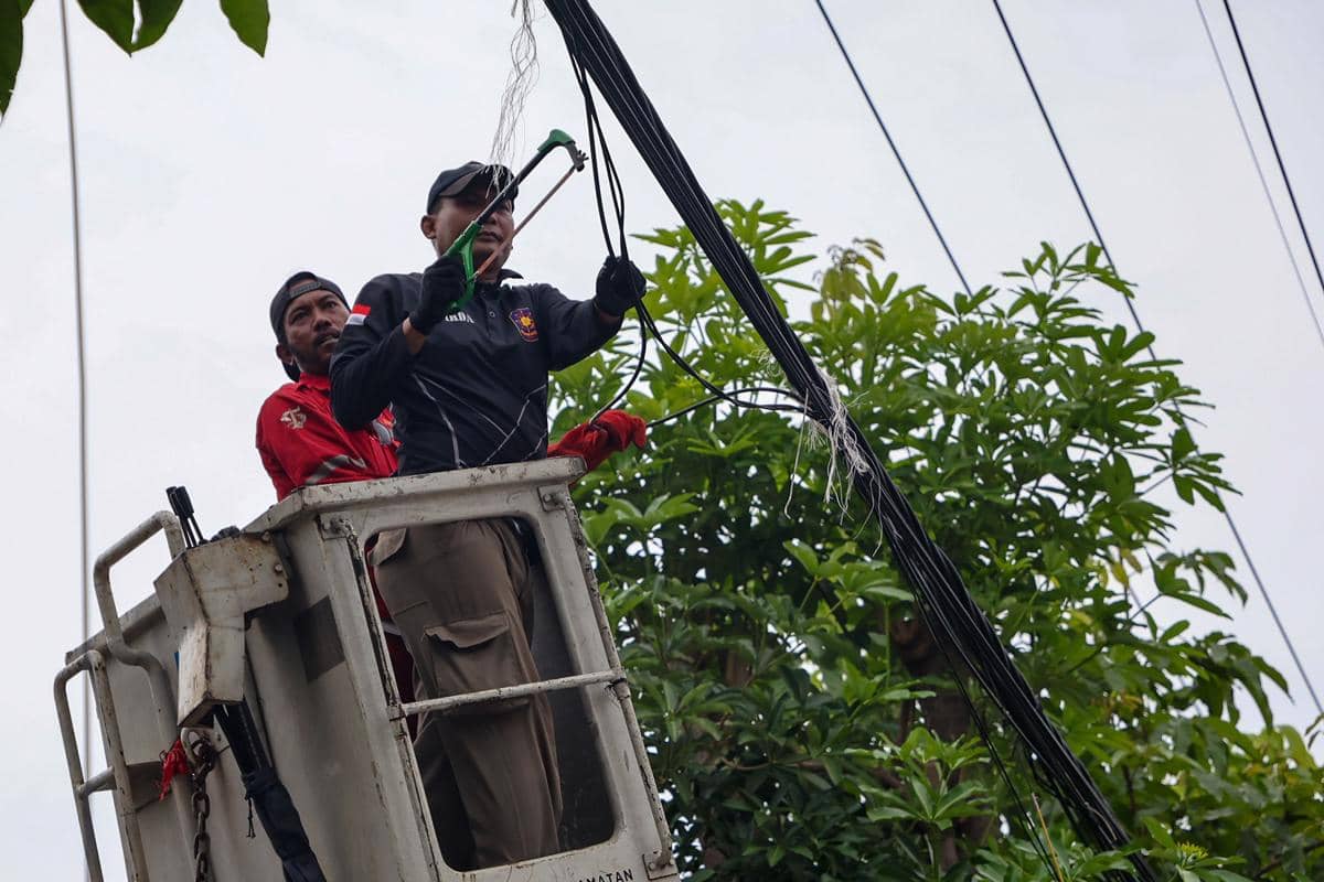 Penertiban kabel FO (4).jpg