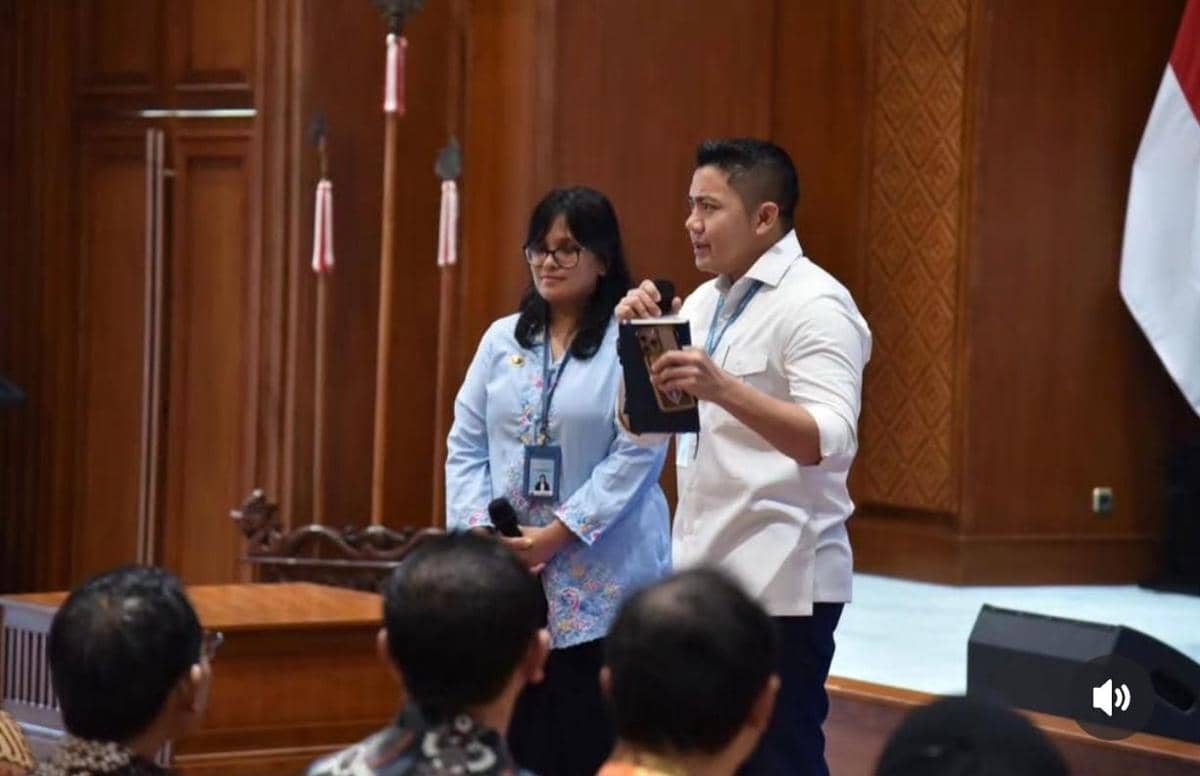 Sekretaris Kabinet, Teddy Indra Wijaya, menerima 200 alumni penerima penerima Beasiswa Lembaga Pengelola Dana Pendidikan (LPDP) RI yang tergabung dalam Mata Garuda (Instagram/@sekretariat.kabinet)