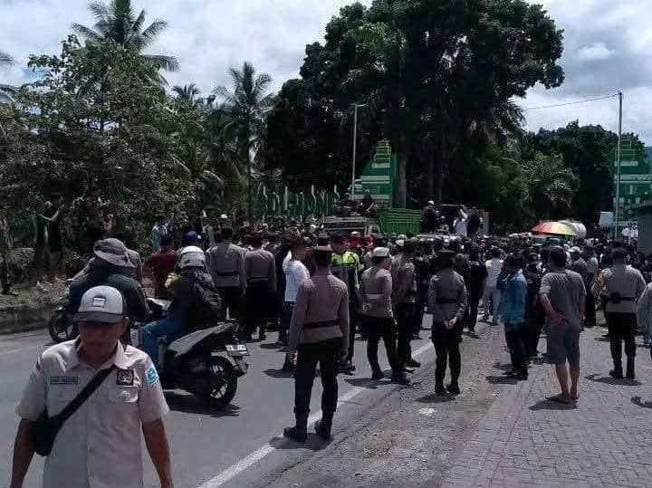 Demo Ormas Adat LBI di perbatasan Bolmong-Minsel, Sulawesi Utara, Senin (9/2/2026). Dok. Polres Bolmong