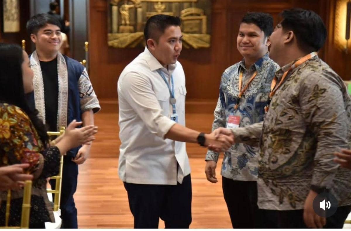 Sekretaris Kabinet, Teddy Indra Wijaya, menerima 200 alumni penerima penerima Beasiswa Lembaga Pengelola Dana Pendidikan (LPDP) RI yang tergabung dalam Mata Garuda (Instagram/@sekretariat.kabinet)