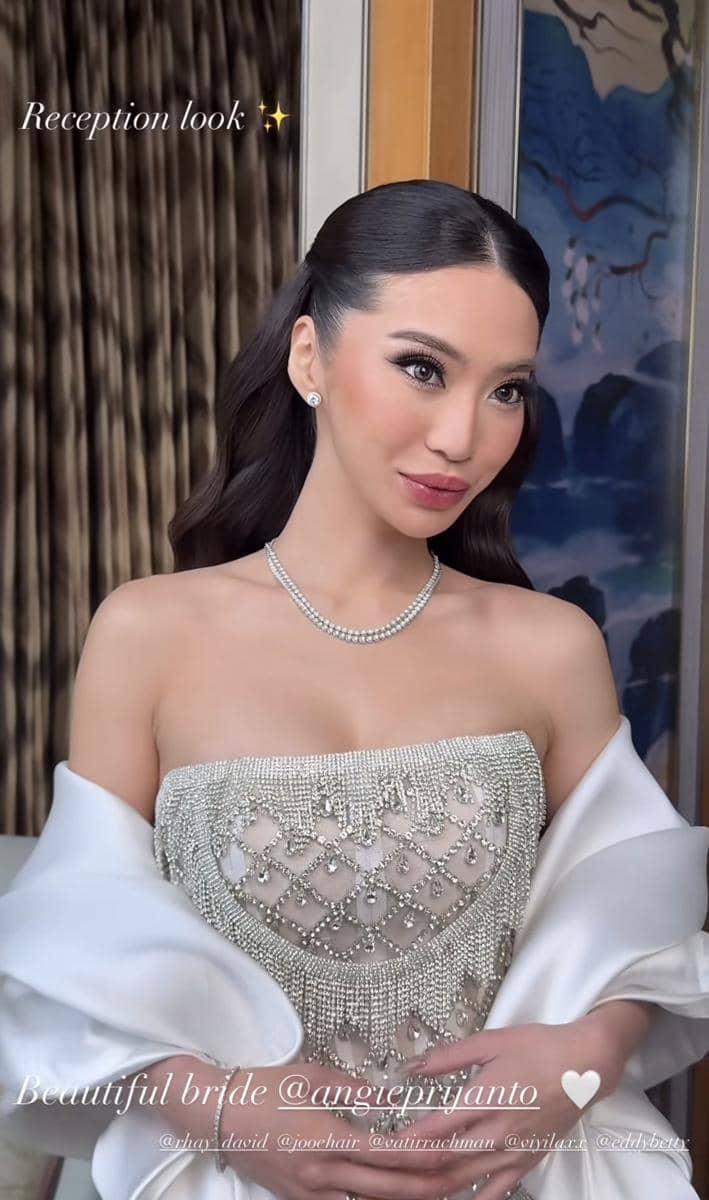 gaya resepsi Angie Prijanto