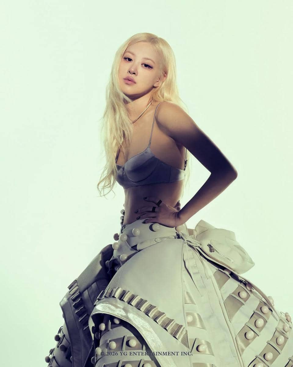 Visual poster BLACKPINK untuk DEADLINE