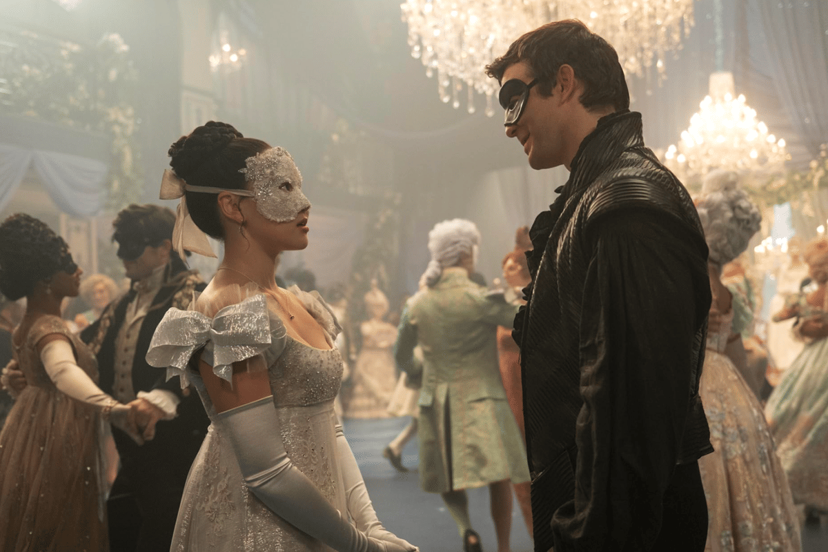 Salah satu suasana pesta dalam adegan Bridgerton Season 4