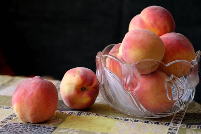 ilustrasi buah persik 