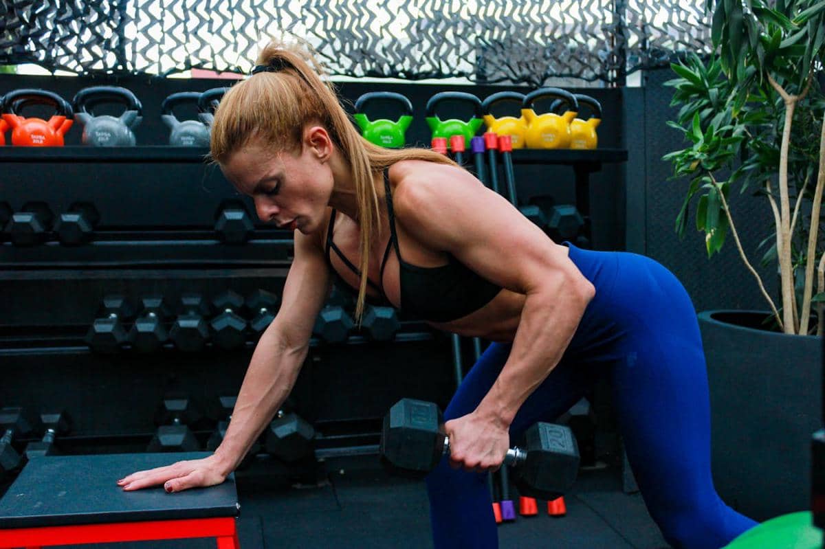 ilustrasi tricep kickbacks