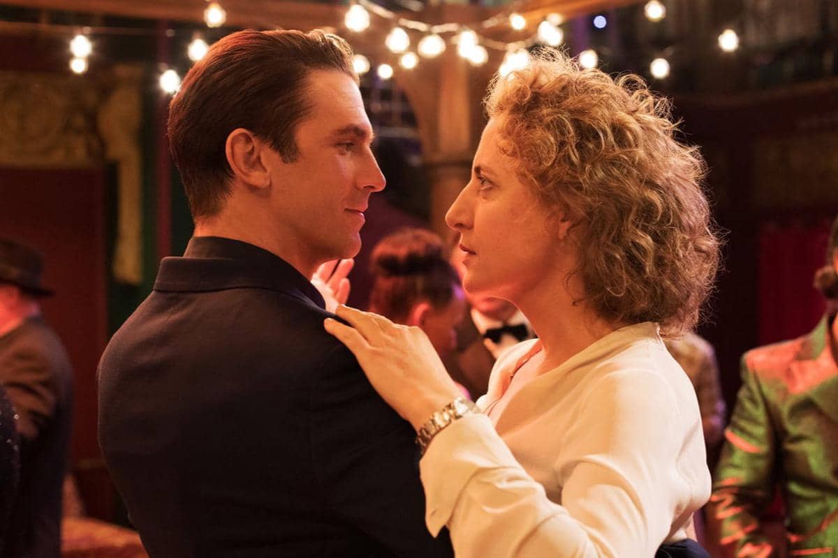 adegan dalam film I'm Your Man