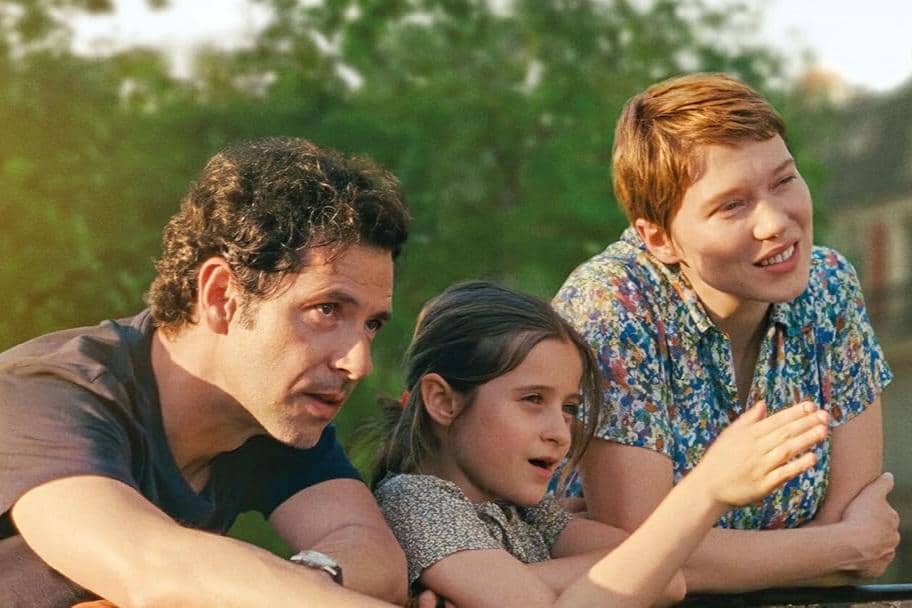 adegan dalam film One Fine Morning