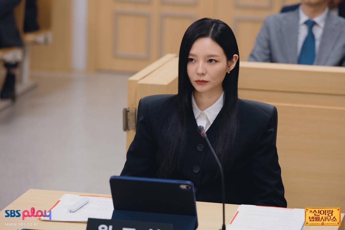 potret Esom di drakor Phantom Lawyer