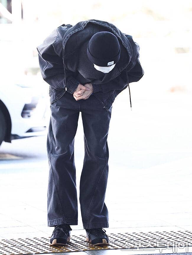 potret Byeon Woo Seok di bandara