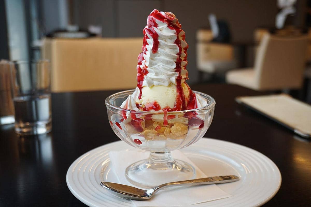 ilustrasi es krim topping selai