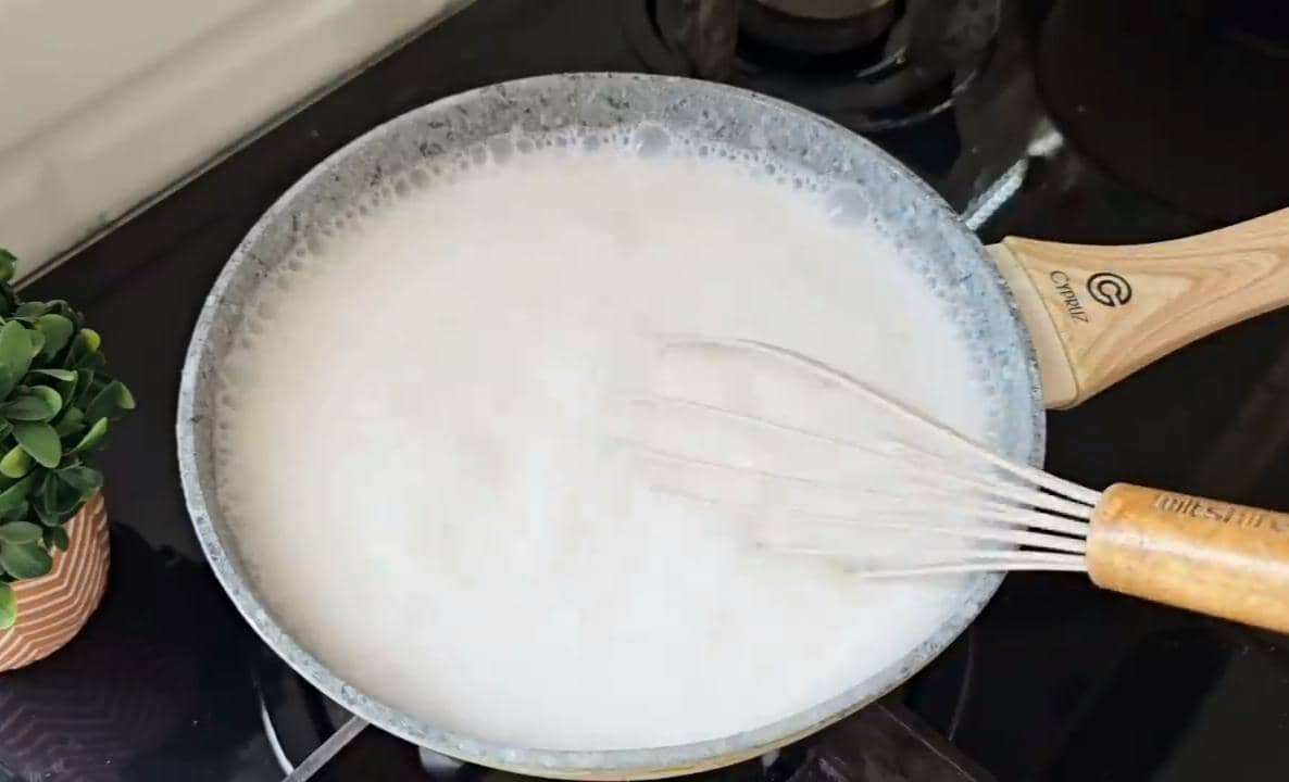 ilustrasi membuat kuah santan