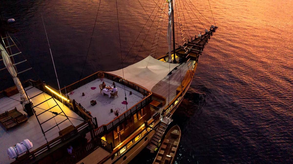 Private yacht dinner Plataran