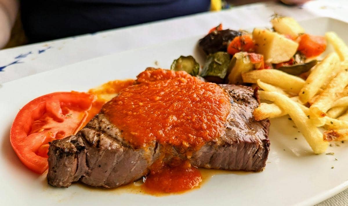 ilustrasi sambal pelengkap steak 