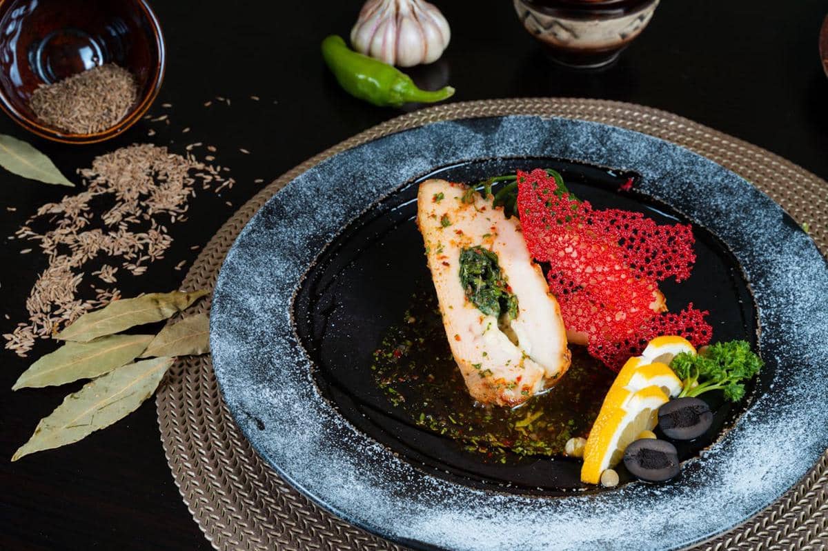 ilustrasi stuffed lamb rack and pesto