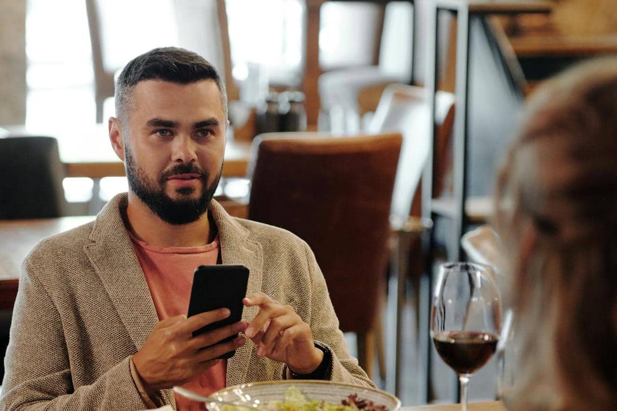 ilustrasi gerakan yang merusak kesan pertama 