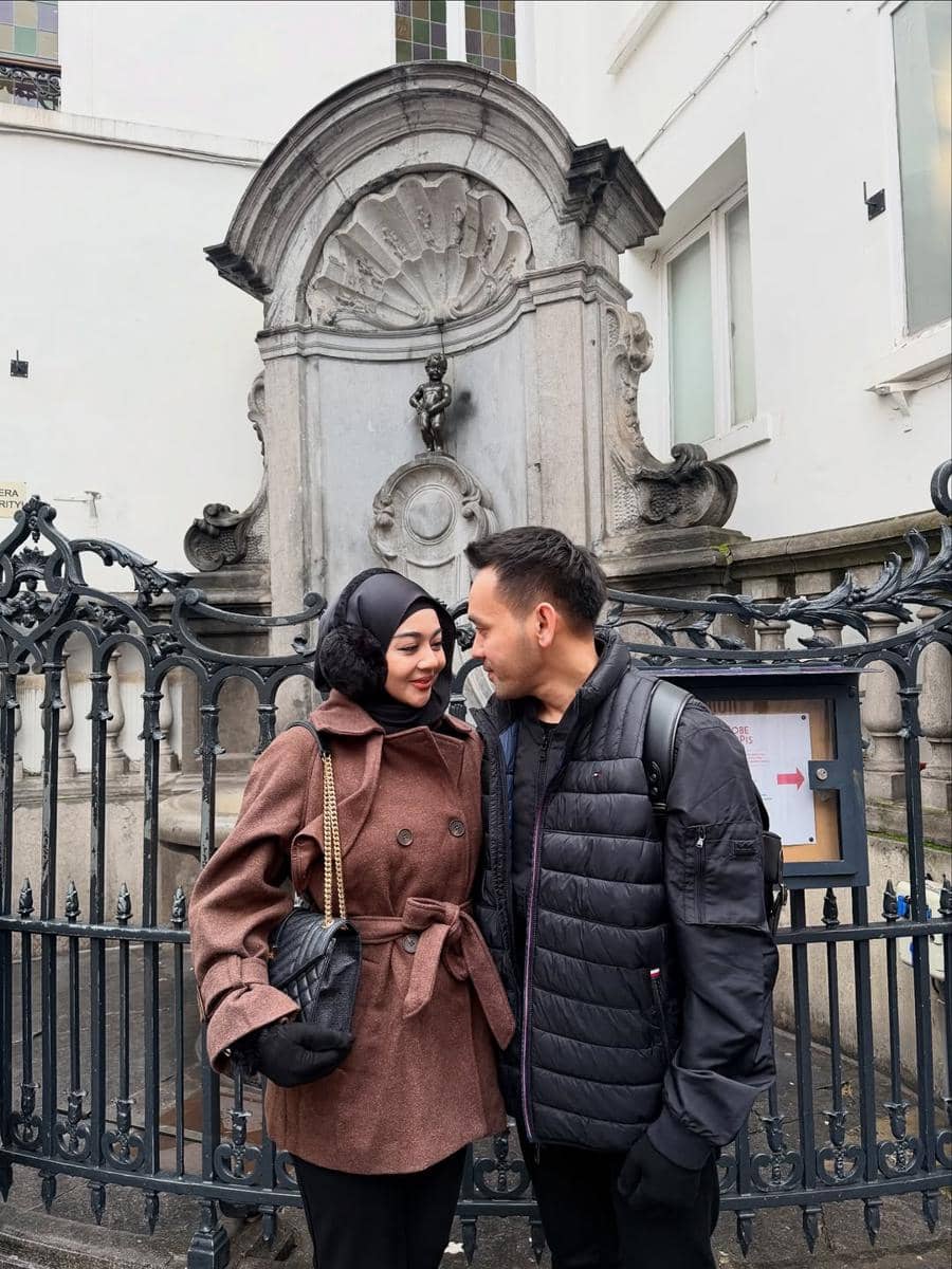 Jenita Janet dan suami jalan-jalan di Belgia