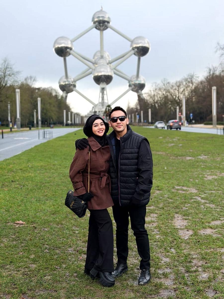 Jenita Janet dan suami jalan-jalan di Belgia