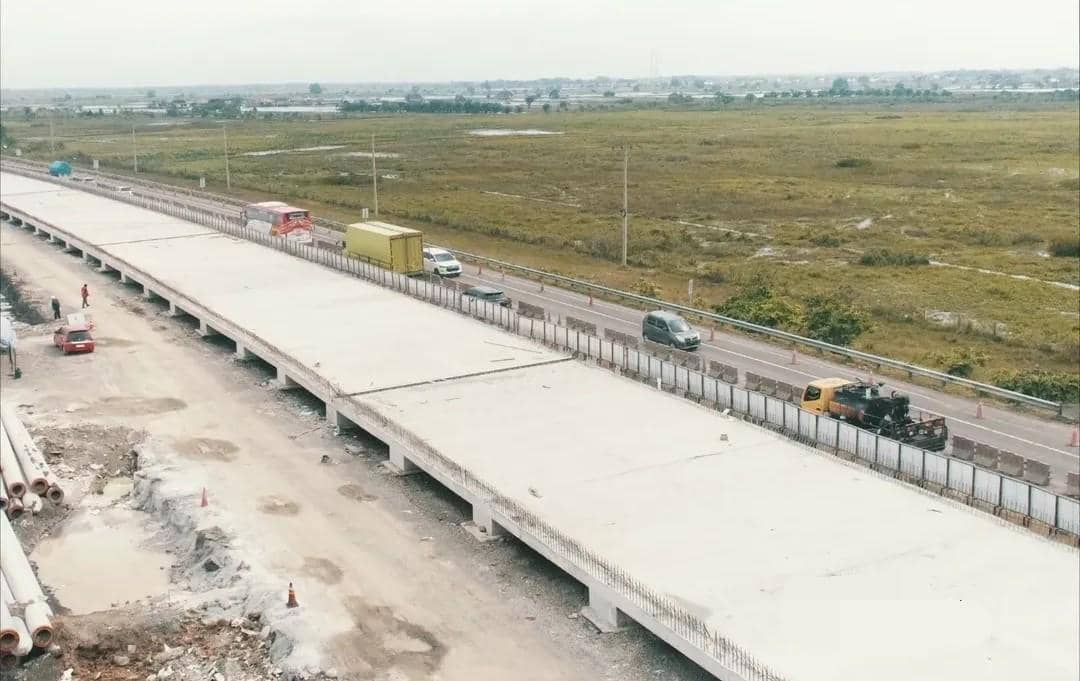 Waskita Sriwijaya Tol melakukan perbaikan di sejumlah ruas tol Kayuagung. (Dok. Waskita Sriwijaya Tol)