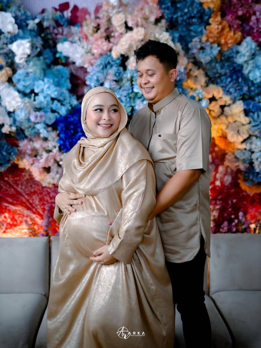Tujuh bulanan kehamilan ketiga Syifa Nuraini adik Ayu Ting Ting. 