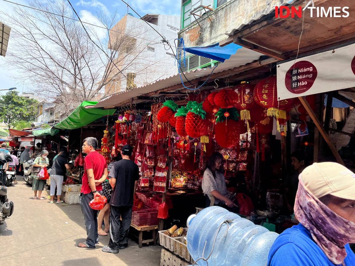 Kawasan Chinatown Glodok yang dipadati pengunjung sepekan menjelang imlek.