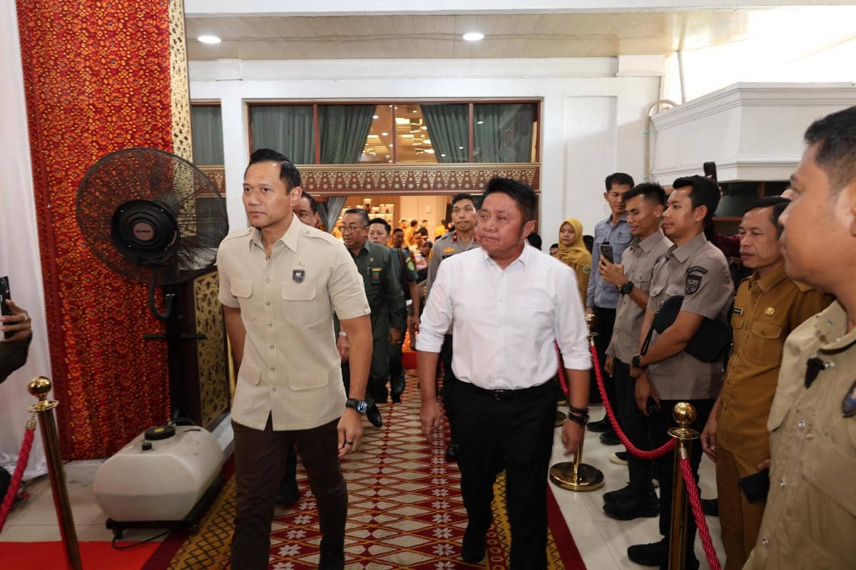 Menko Infrastruktur dan Pembangunan Kewilayahan Agus Harimurti Yudhoyono (AHY) melakukan kunjungan kerja ke Sumatra Selatan. 