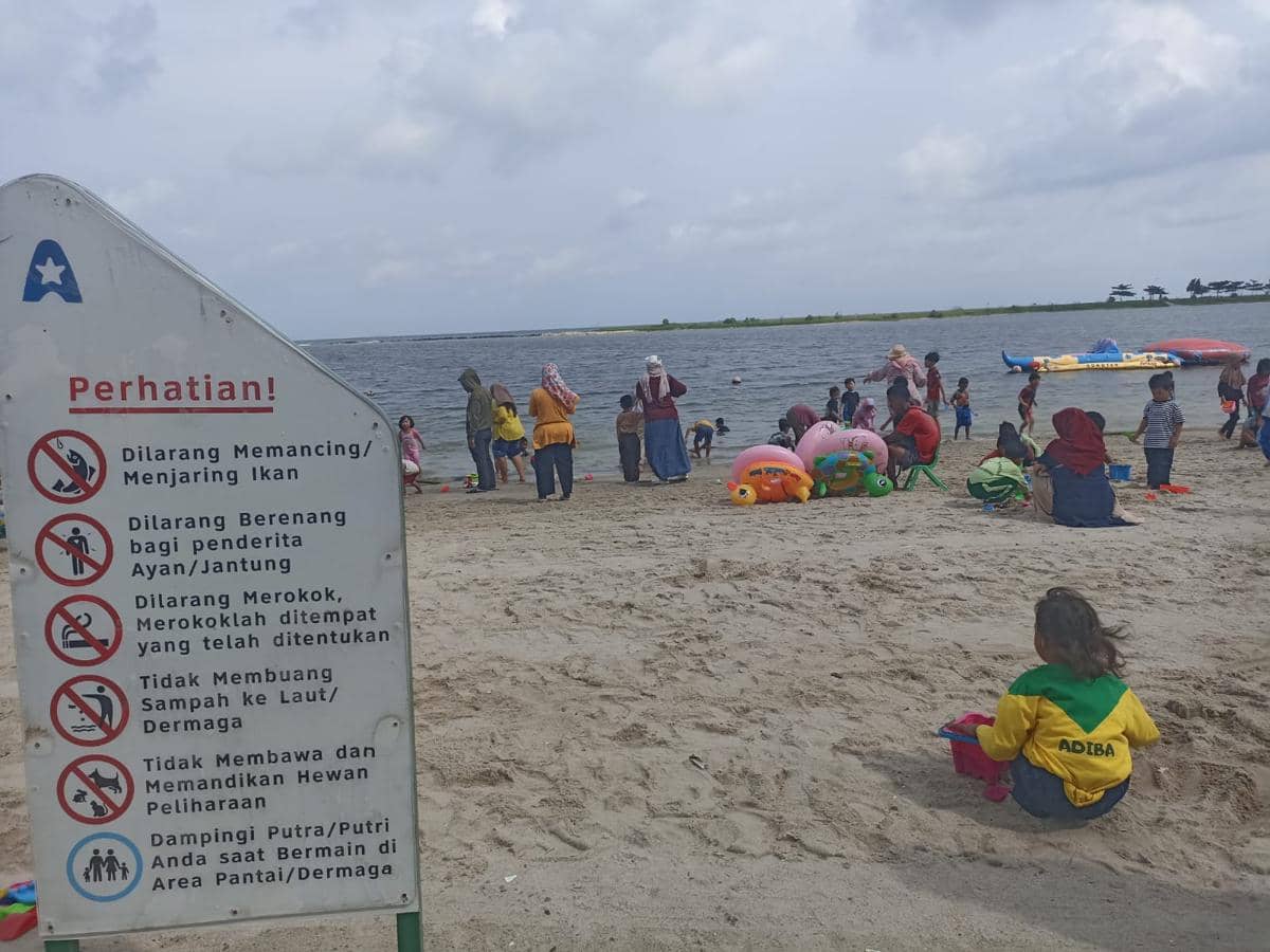 Ilustrasi Ancol pantai Ancol.