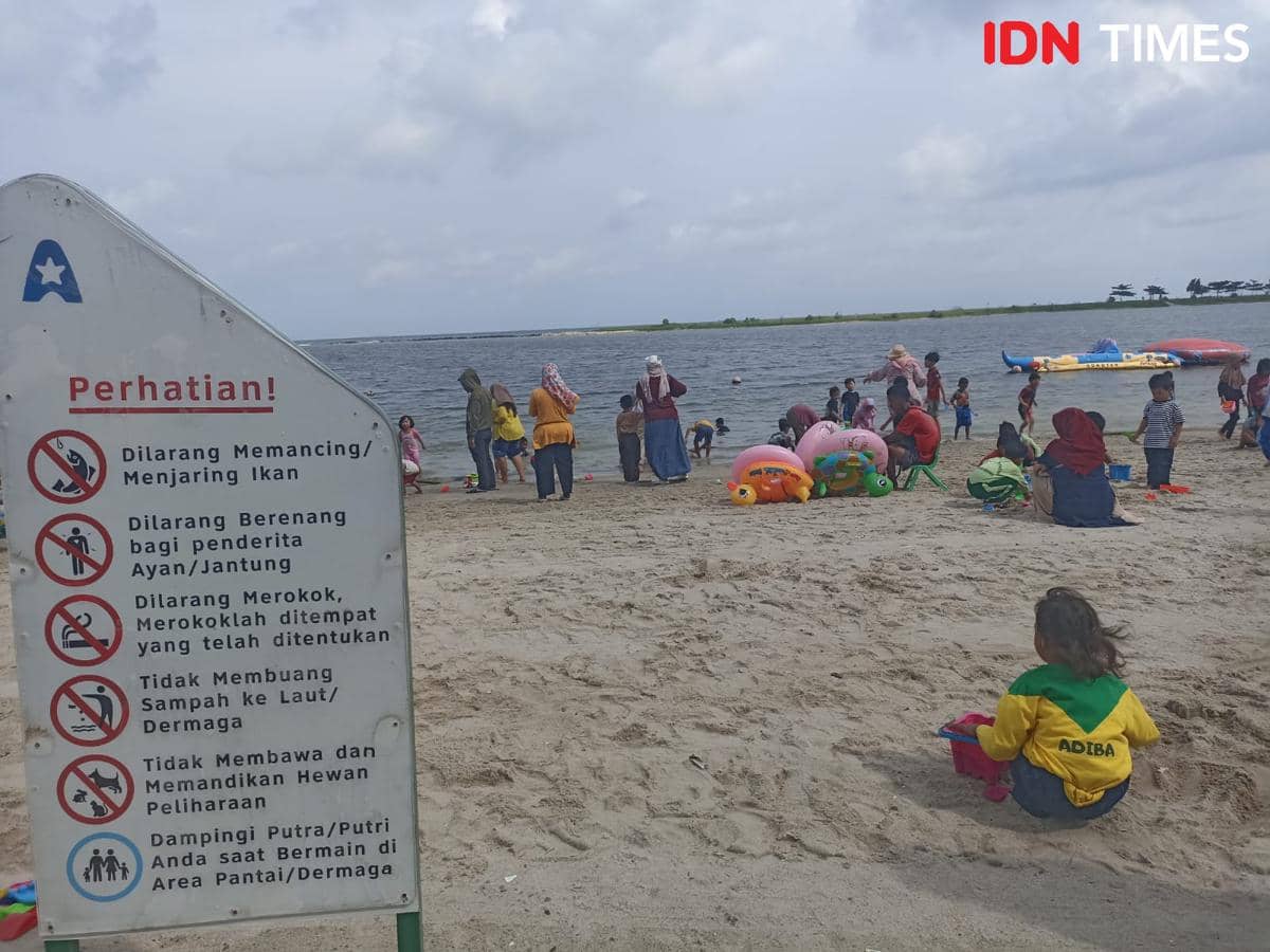 Potret Pantai Ancol.